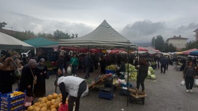 Erzincan’da her perşembe günü Fatih Mahallesi 711. Sokak’ta kurulan ve