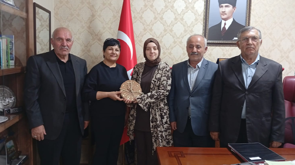 Erzincan Yaşlıları Koruma Derneği Başkan Vekili &nbsp;Gülay Sarıçimen ve Yönetim