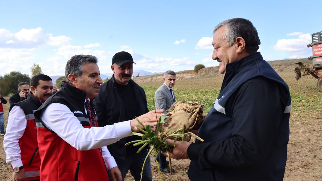 Gümüşhane Valisi Cevdet Atay, Kelkit Kaymakamı Mahmut Sami Yılmaz ve