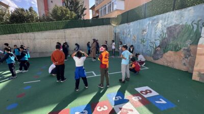Erzincan’ın Refahiye ilçesinde öğretmenler, mesai saatleri dışında ve hafta sonu