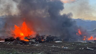 Erzincan-Köprübaşı Mahallesi karayolu kenarına yakın boş arazide bulunan plastik, demir