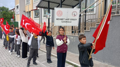 Erzincan Mehmet Akif Ersoy İlkokulunda Dünya Yürüyüş Günü kapsamında düzenlenen